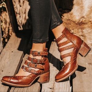 FREEBIRD FELICITY EUC worn only 1x size 9 nearly mint